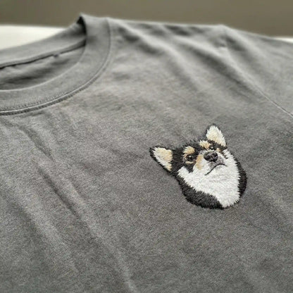 Petailor Custom Embroidered Pet Portrait T-shirt in Gray, featuring high-density realistic dog face embroidery. Personalized gift for dog lovers