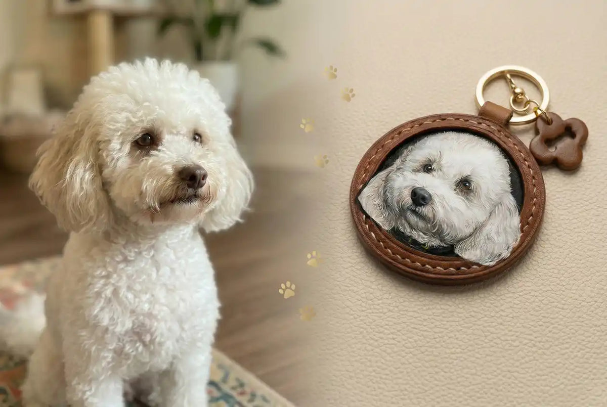 Side-by-side comparison of a fluffy white dog and its matching bespoke 3D leather portrait keychain by Petailor. Demonstrating our highly accurate, uniquely made personalized pet designs.
